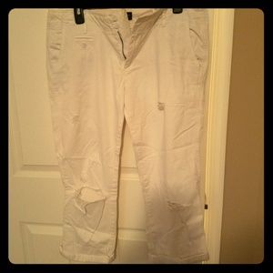 Distressed cropped pants